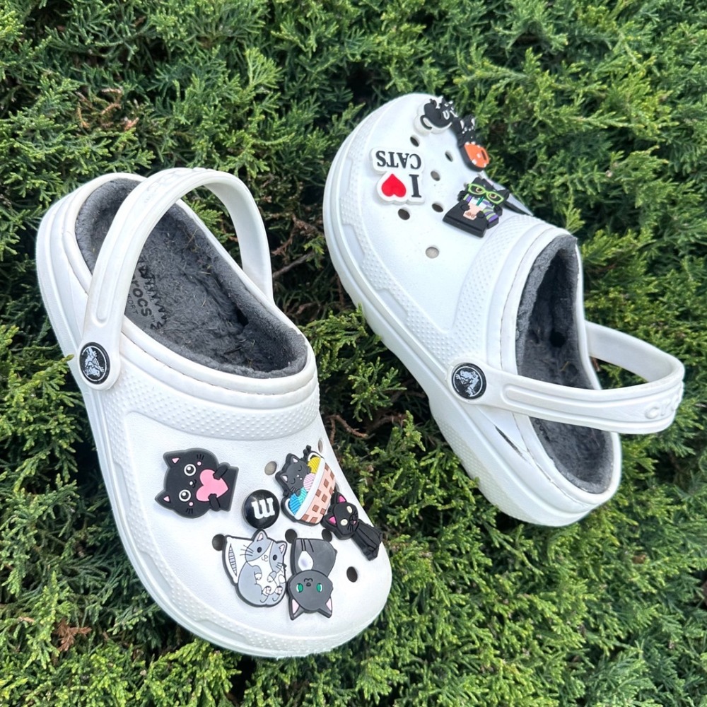 Crocs Kids Classic Lined Clogs With Cat Charms Little Kids Size 13 White Sandals